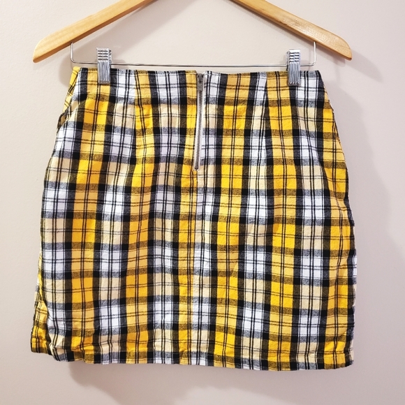 Hollister - Ultra High-Rise Yellow Plaid Skirt (with Pockets) - Picture 5 of 7